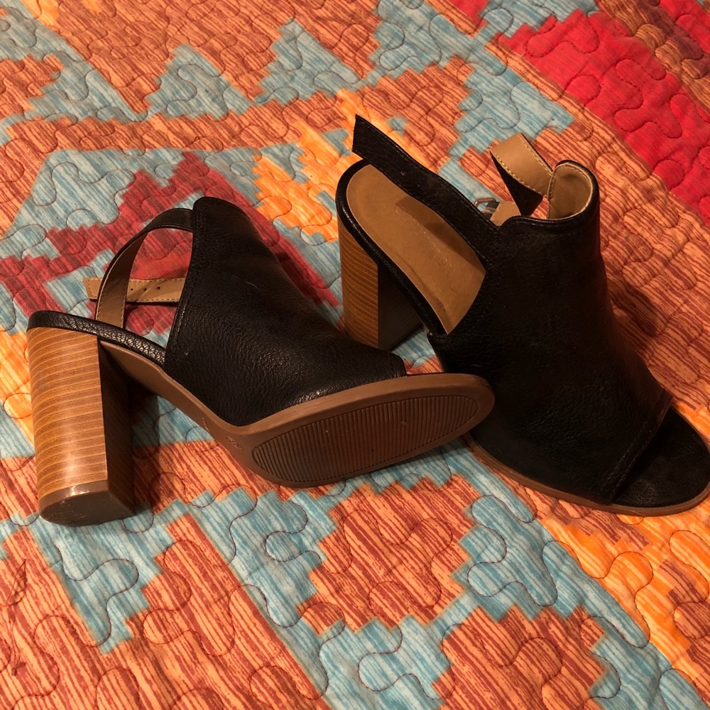Black wedges